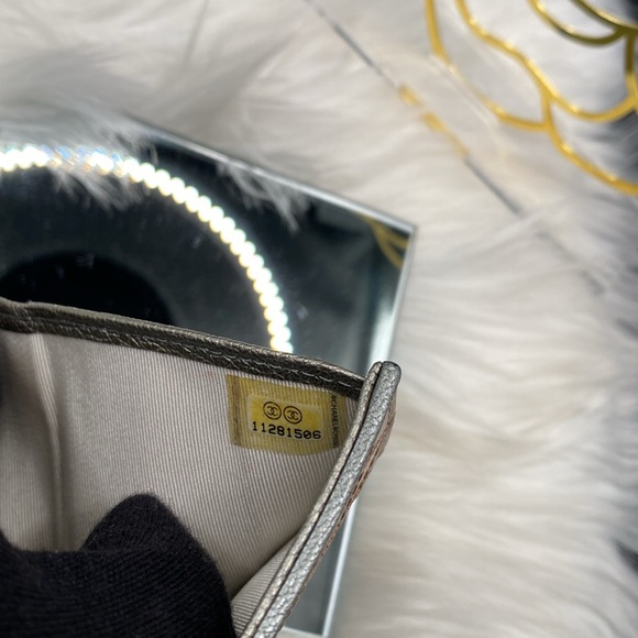 🏆Chanel Leather Compact Trifold Wallet Diamanté Embossed included insert & chain - Picture 13 of 13